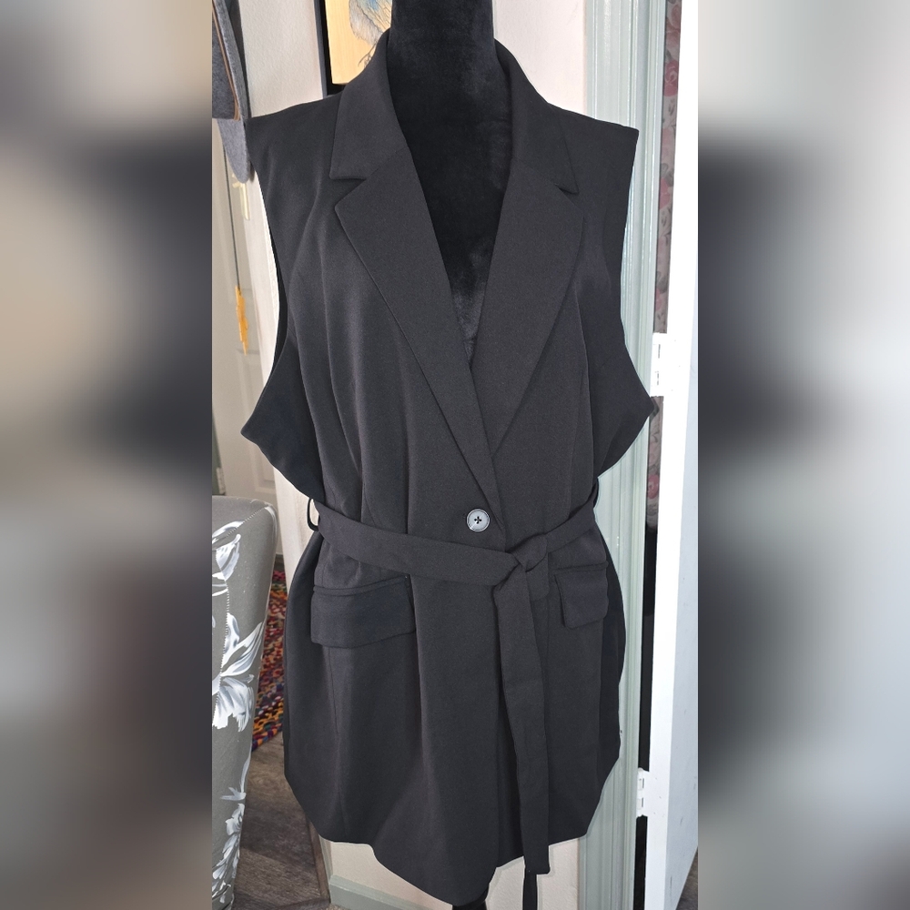KATE & MALLORY Black Sleeveless Blazer Vest with Belt (L)